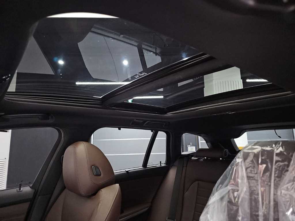 BMW 3-Series — photo 14