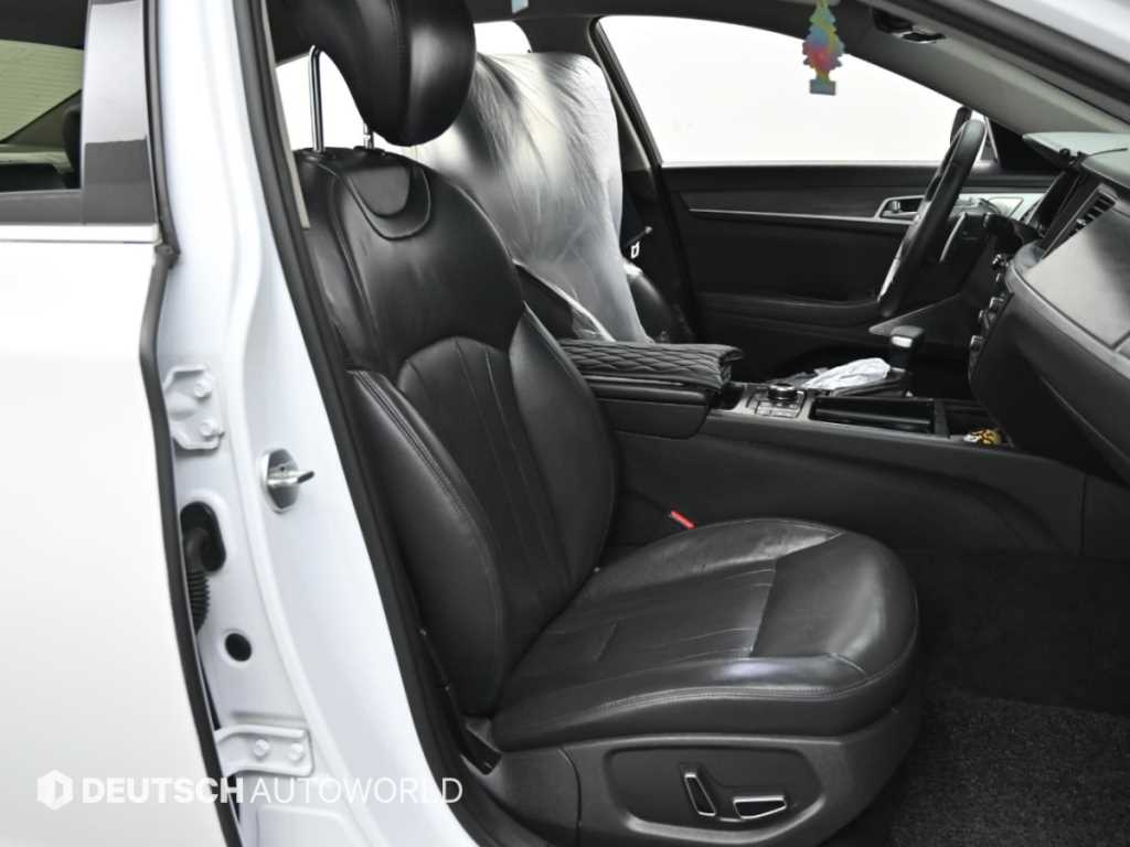 Hyundai Genesis — photo 10