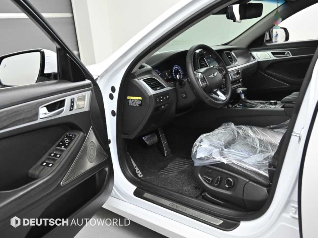 Hyundai Genesis — photo 11