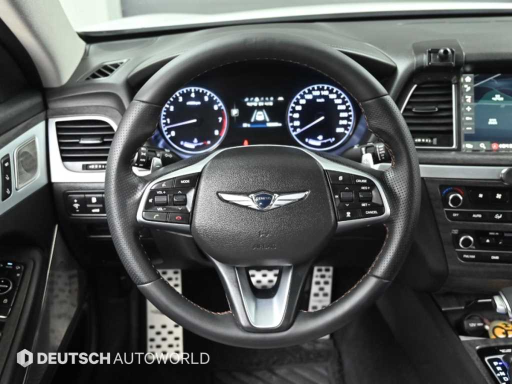 Hyundai Genesis — photo 13