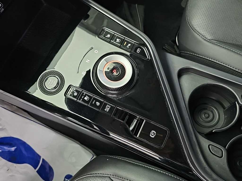 Kia Niro — photo 08
