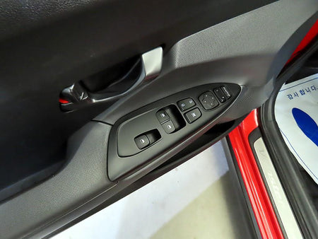 Hyundai Veloster — photo 16