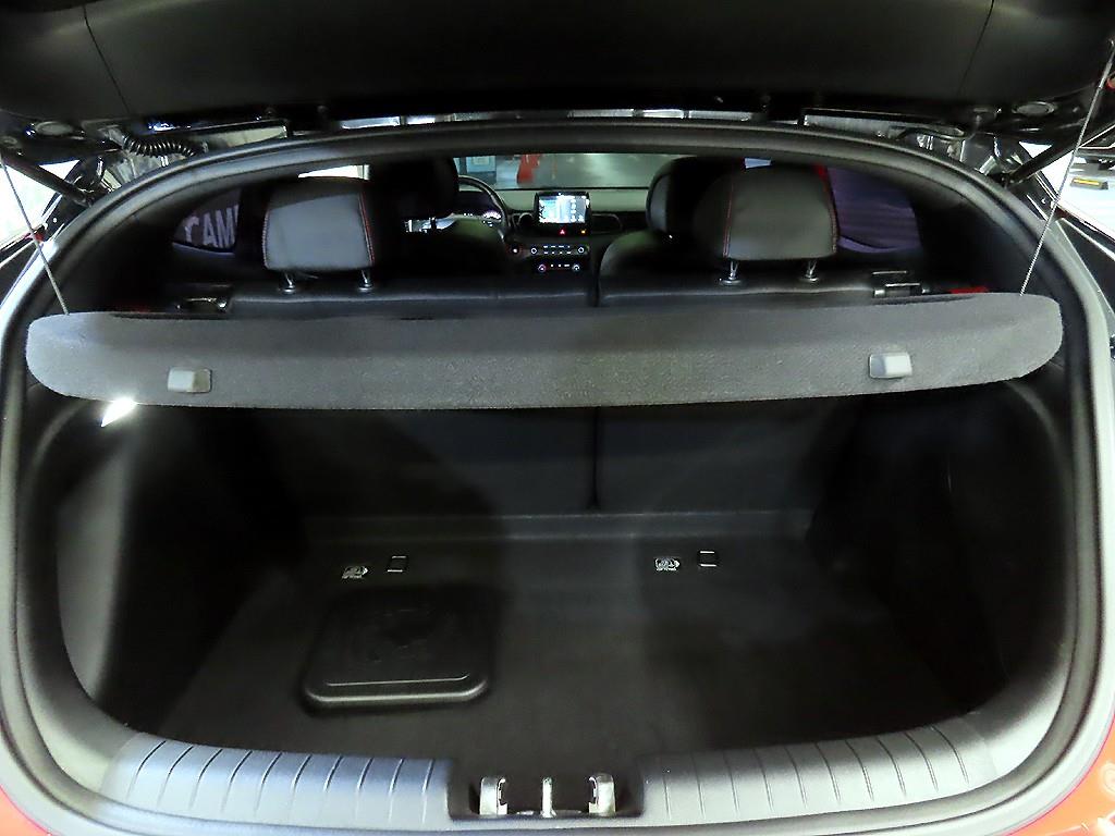 Hyundai Veloster — photo 18