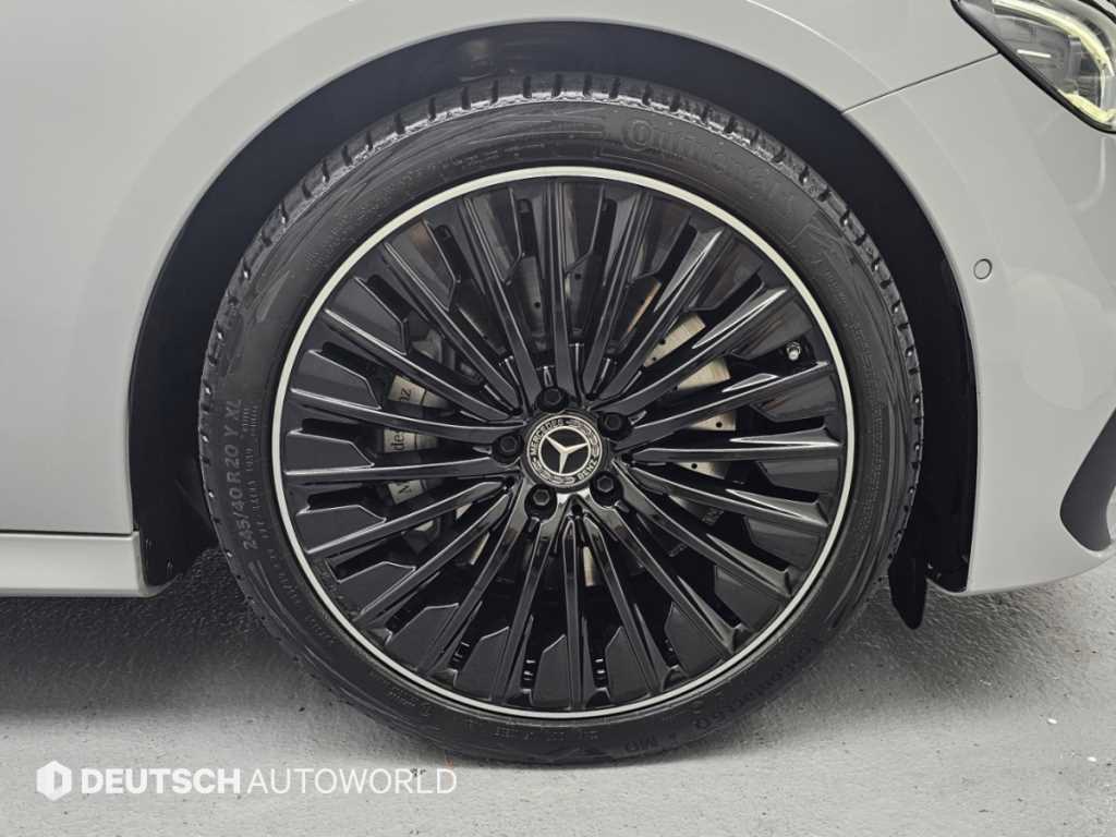 Mercedes-Benz E-Class — photo 05