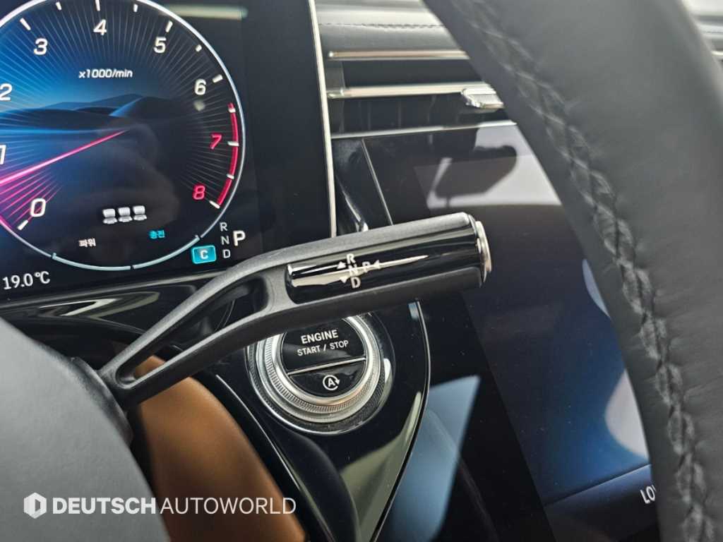 Mercedes-Benz E-Class — photo 09