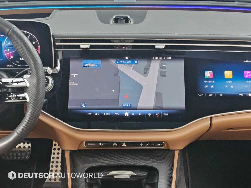 Mercedes-Benz E-Class — photo 14