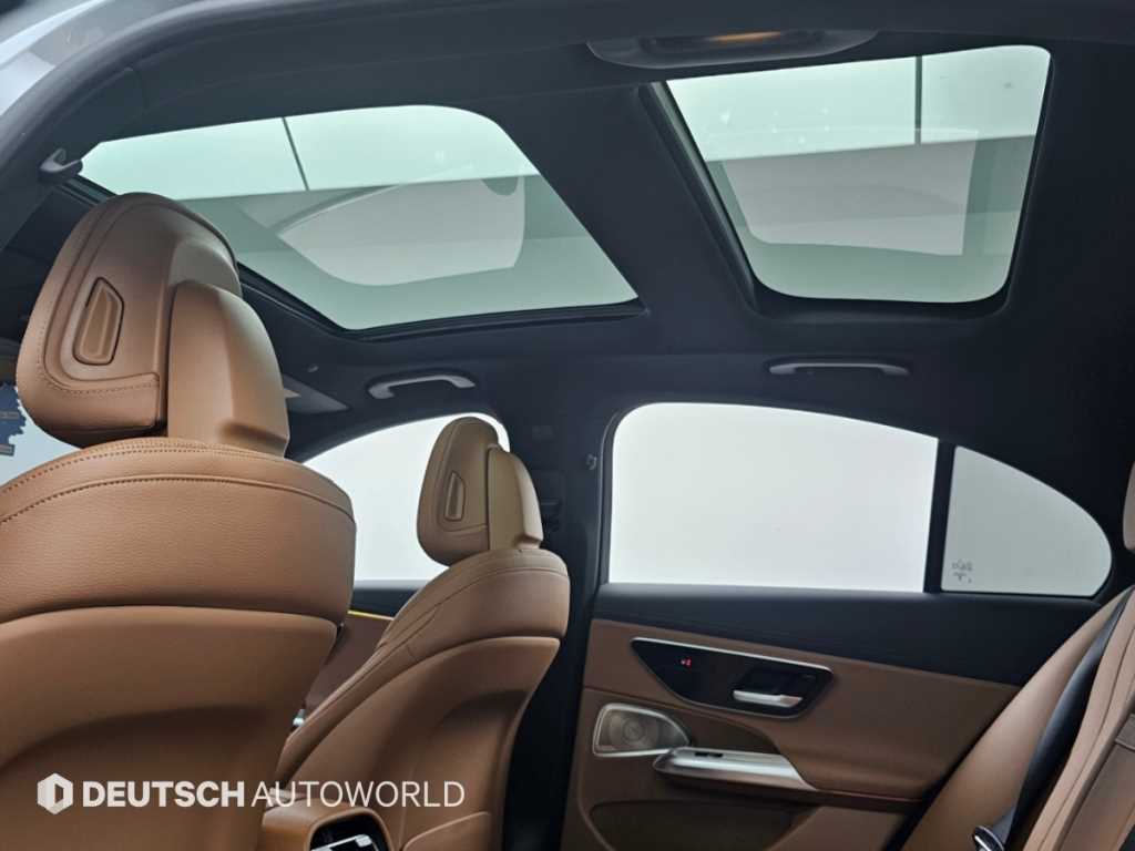 Mercedes-Benz E-Class — photo 18