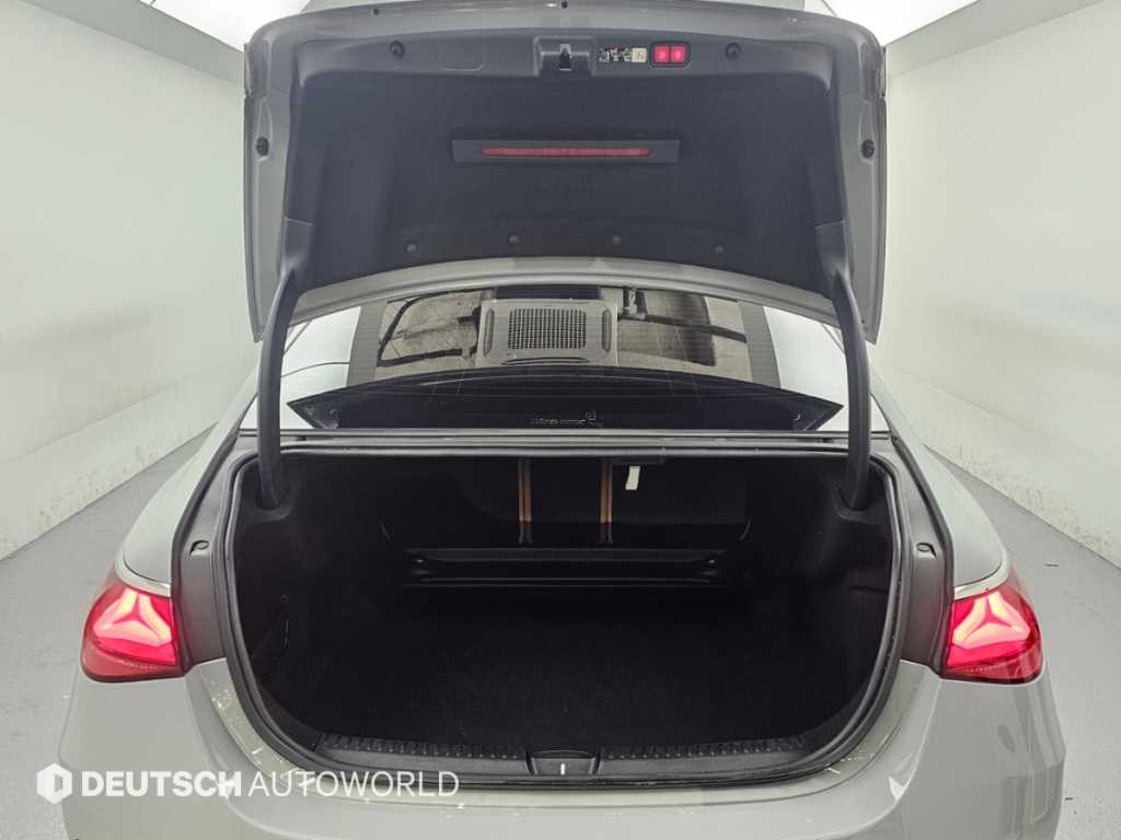 Mercedes-Benz E-Class — photo 19