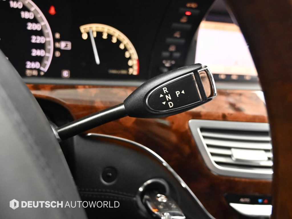 Mercedes-Benz S-Class — photo 09
