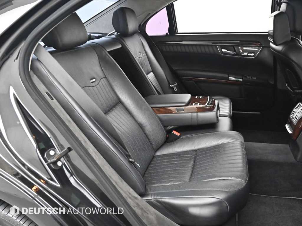 Mercedes-Benz S-Class — photo 12
