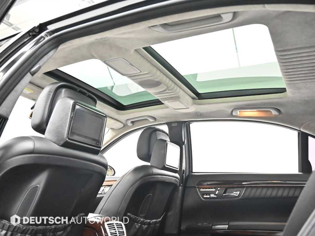 Mercedes-Benz S-Class — photo 19