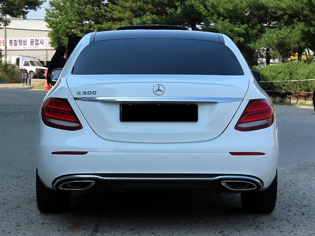 Mercedes-Benz E-Class — photo 04