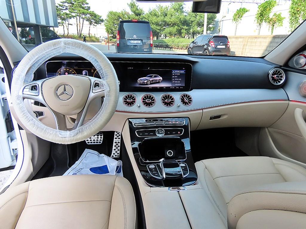 Mercedes-Benz E-Class — photo 07