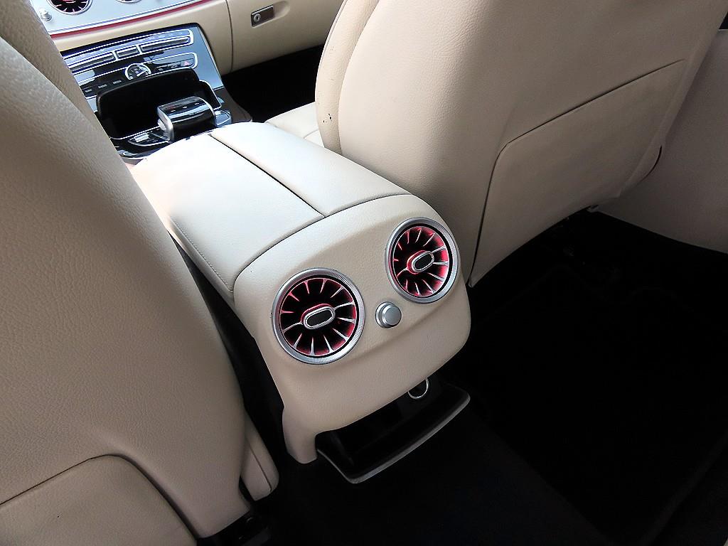 Mercedes-Benz E-Class — photo 16