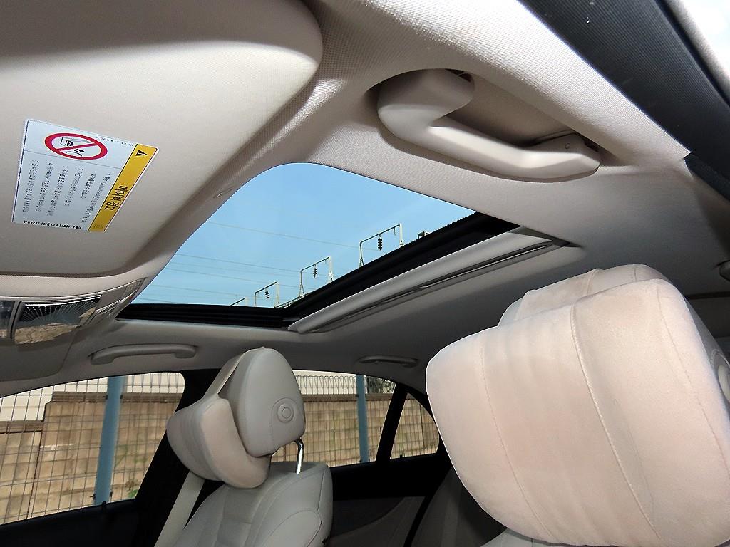 Mercedes-Benz E-Class — photo 17