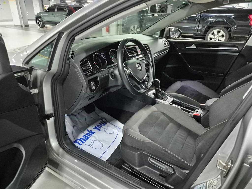 Volkswagen Golf — photo 09