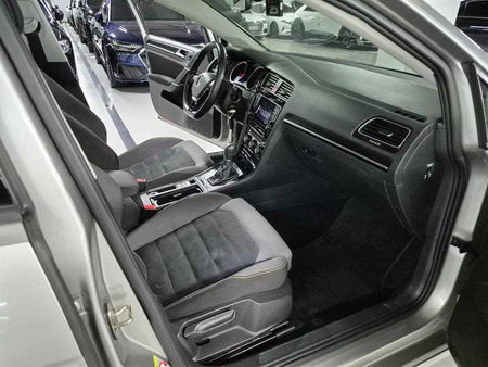 Volkswagen Golf — photo 11