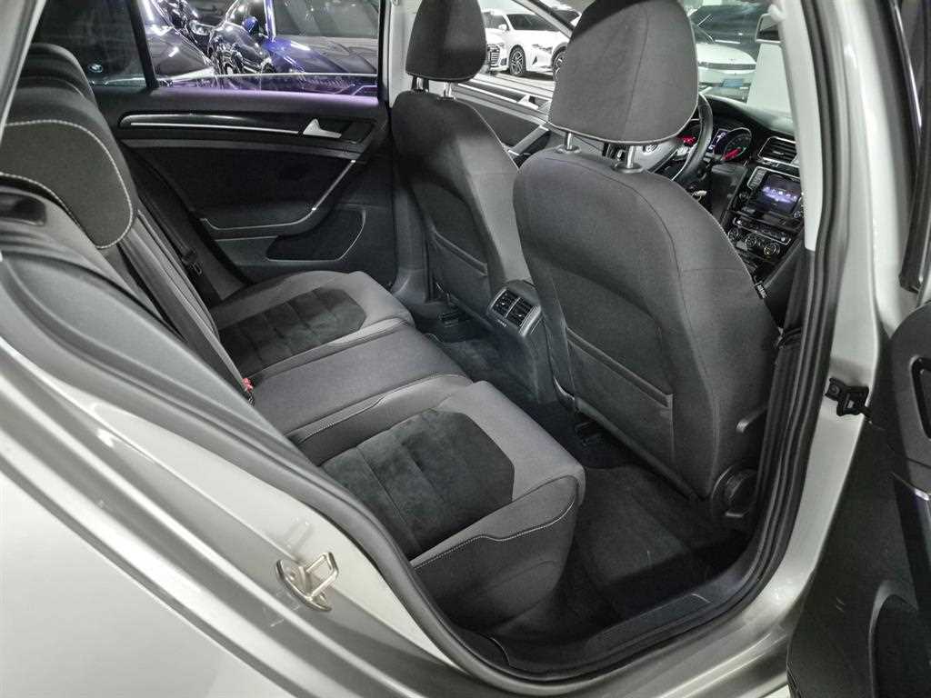 Volkswagen Golf — photo 12