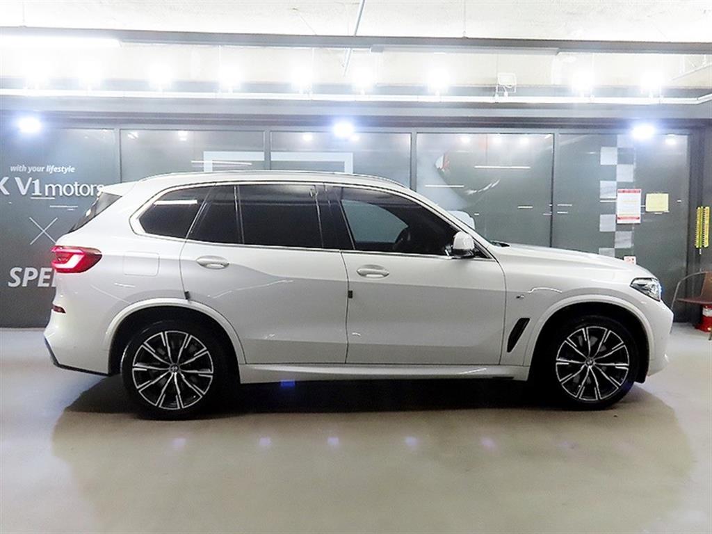 BMW X5 — photo 03