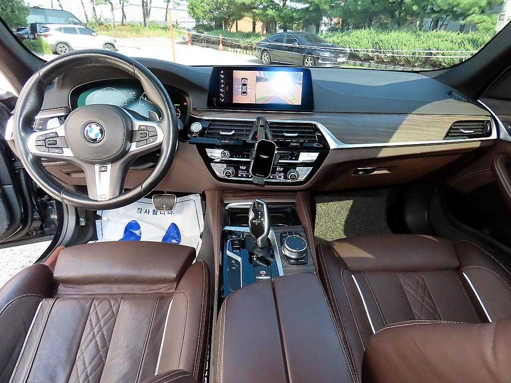 BMW 5-Series — photo 07