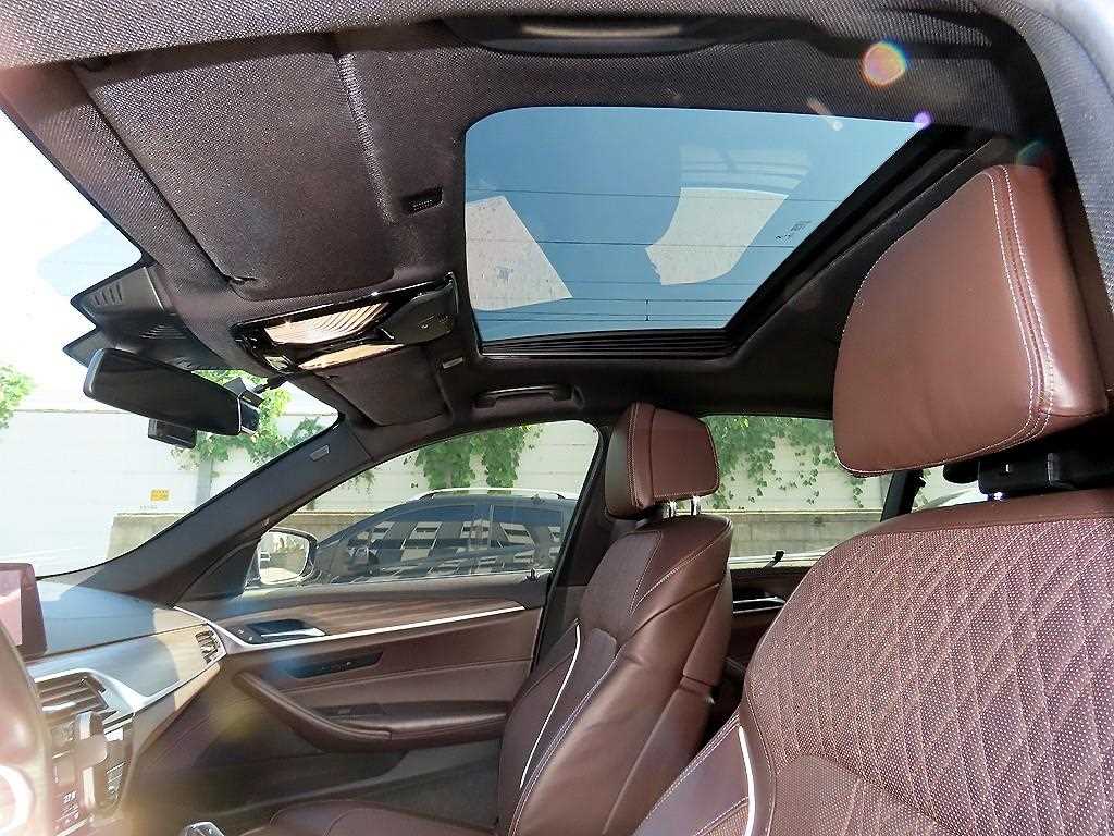 BMW 5-Series — photo 17