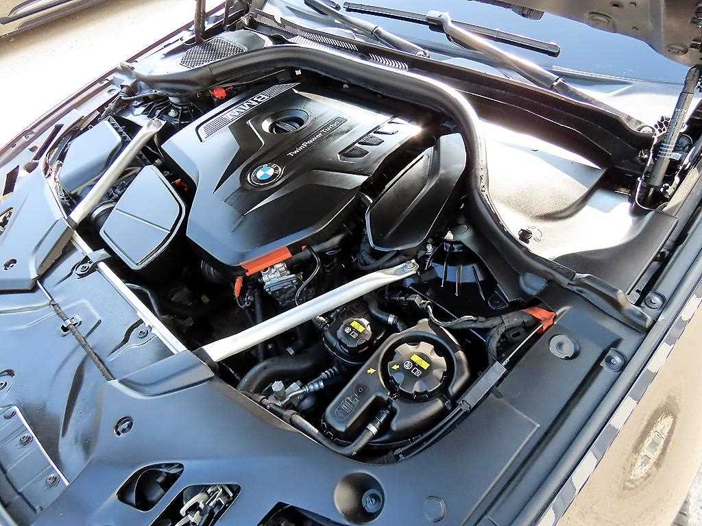 BMW 5-Series — photo 19
