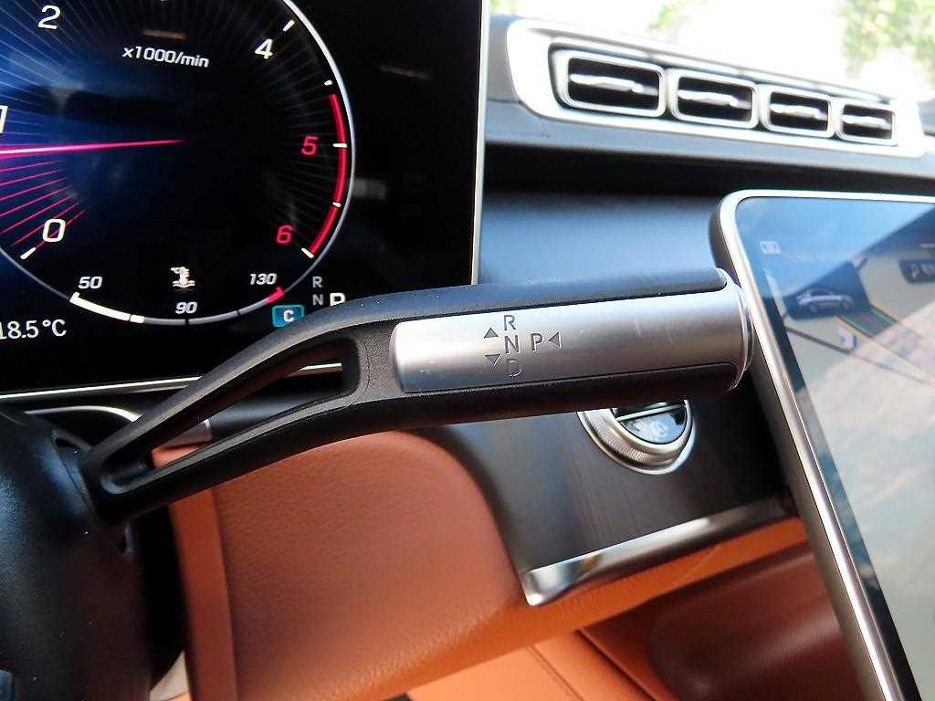 Mercedes-Benz S-Class — photo 11