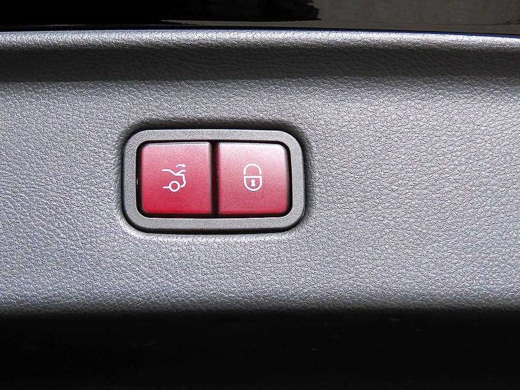 Mercedes-Benz S-Class — photo 16