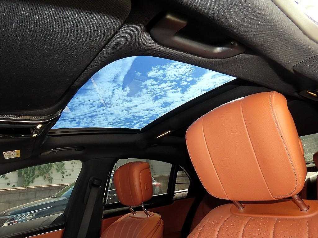 Mercedes-Benz S-Class — photo 17