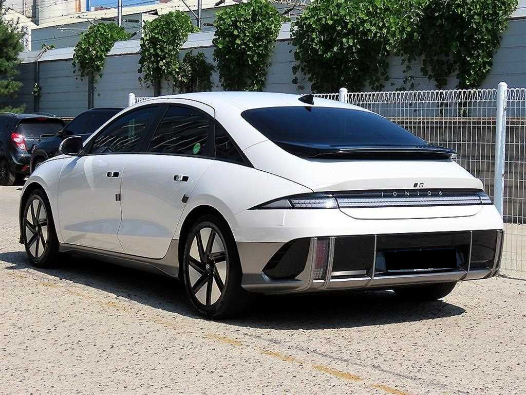 Hyundai Ioniq6 — photo 03