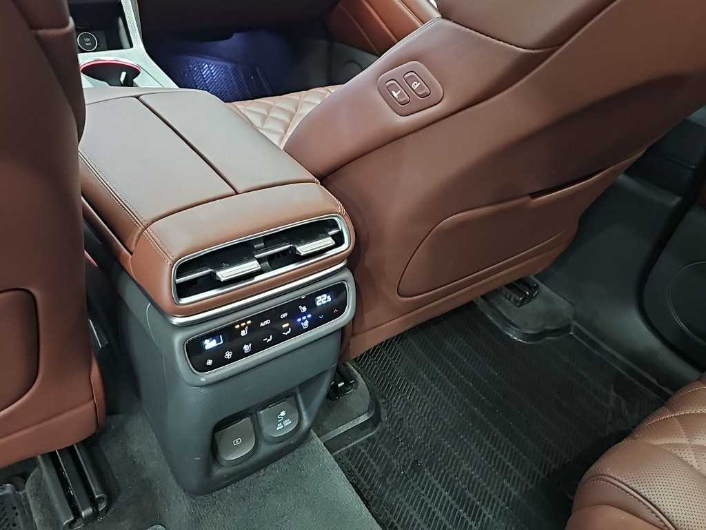 Genesis GV80 — photo 13