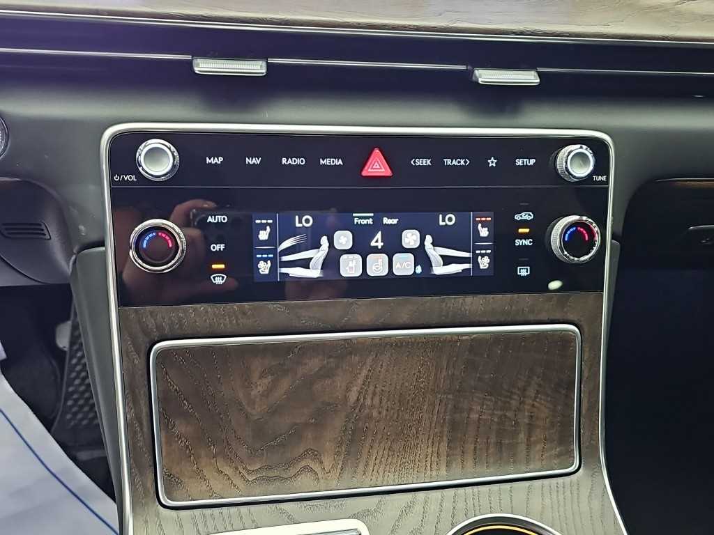 Genesis GV80 — photo 10