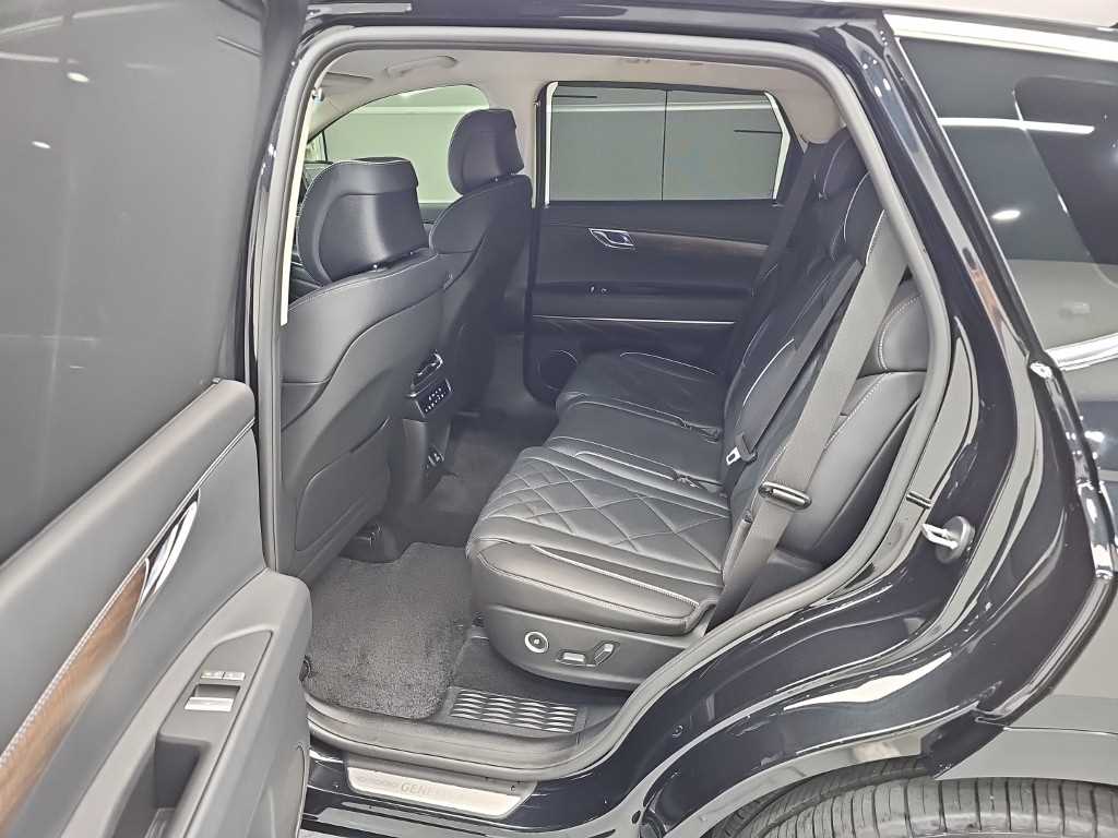 Genesis GV80 — photo 12