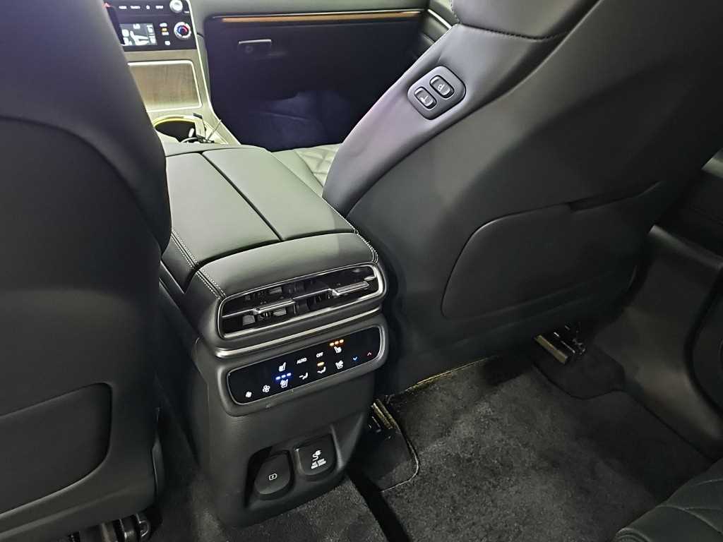 Genesis GV80 — photo 14