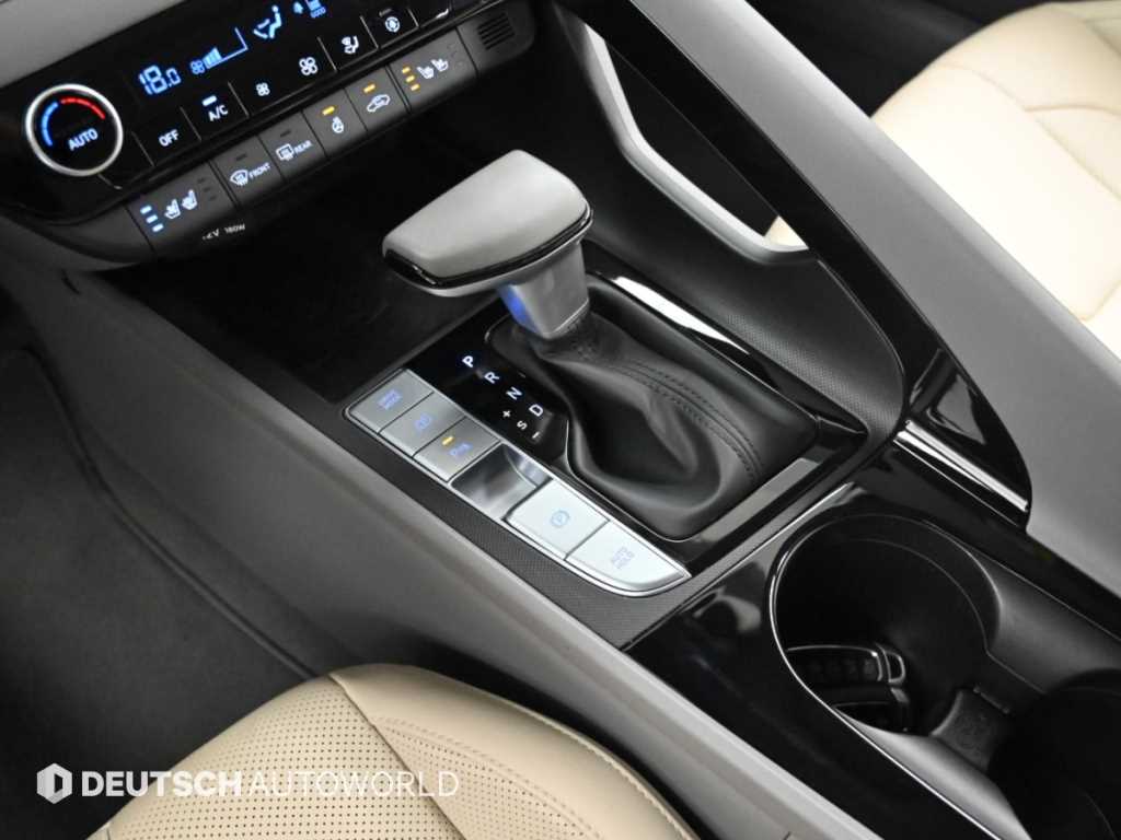 Hyundai Avante — photo 09