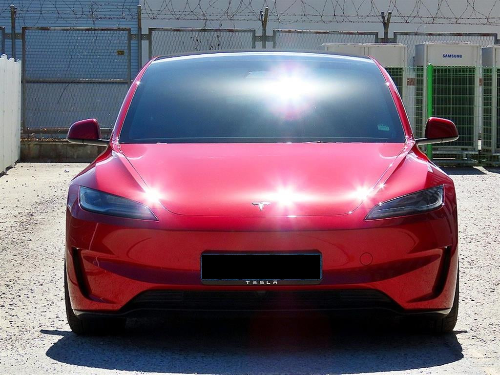 Tesla Model 3 — photo 01