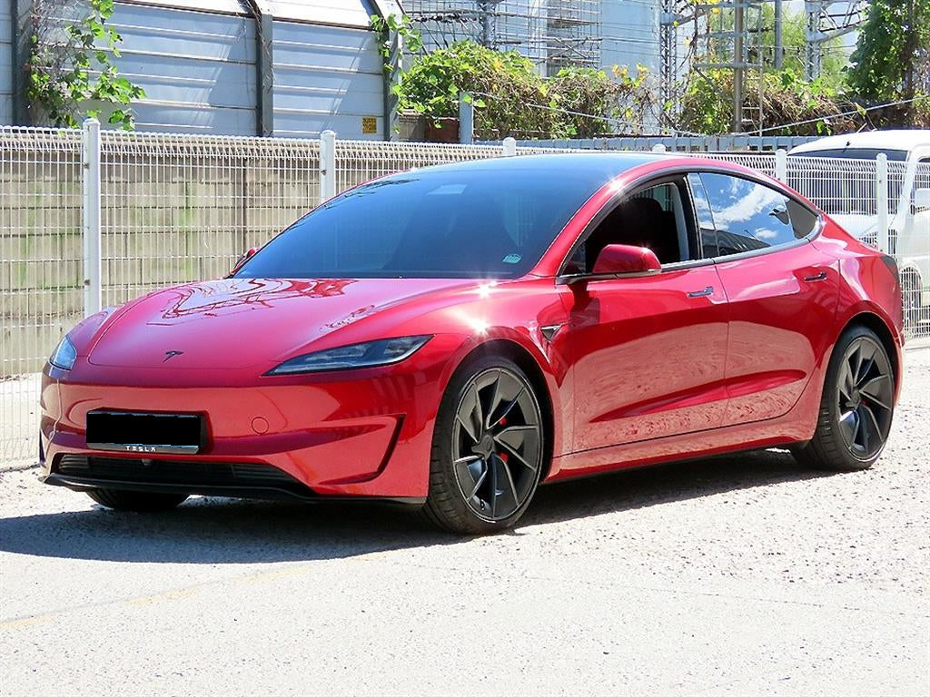 Tesla Model 3 — photo 02