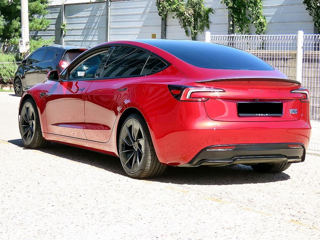 Tesla Model 3 — photo 03