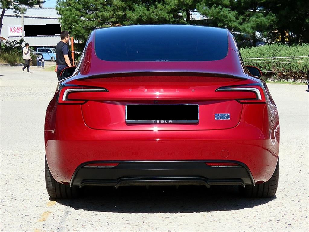 Tesla Model 3 — photo 04