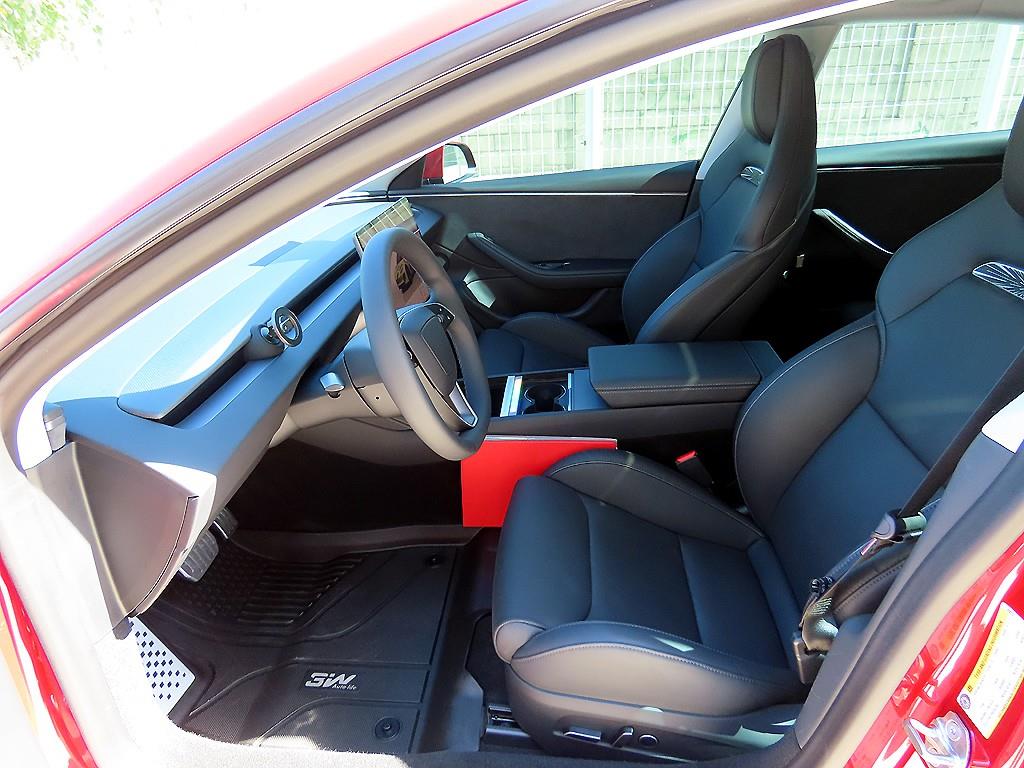 Tesla Model 3 — photo 05