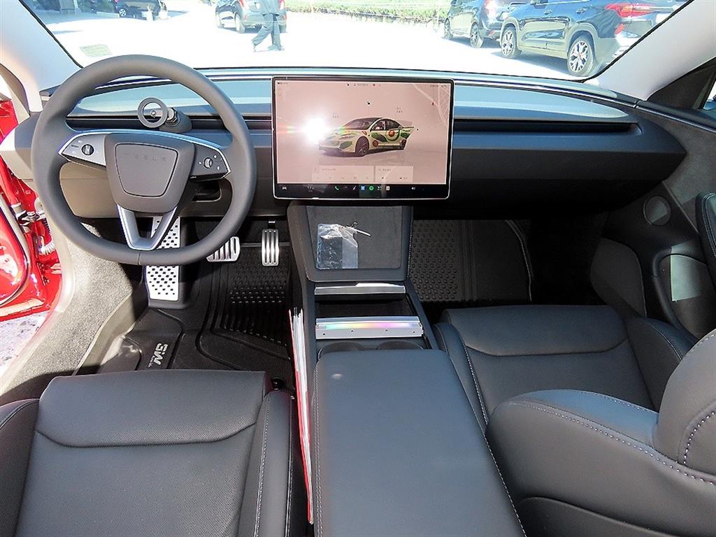 Tesla Model 3 — photo 07
