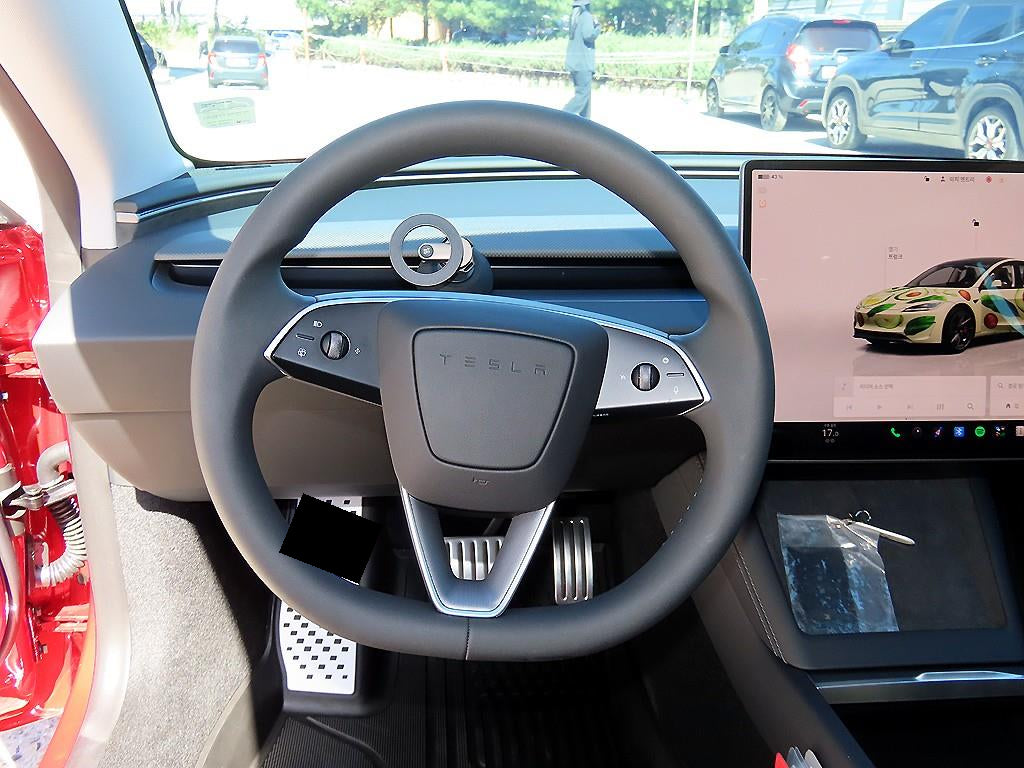 Tesla Model 3 — photo 08
