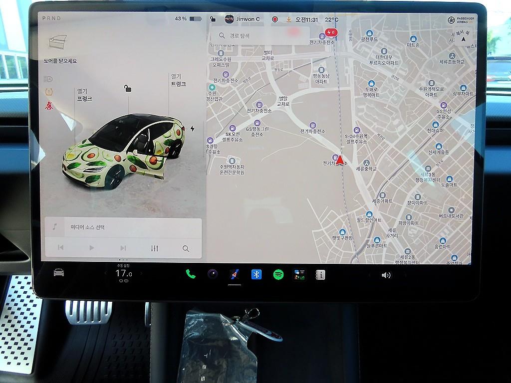 Tesla Model 3 — photo 10