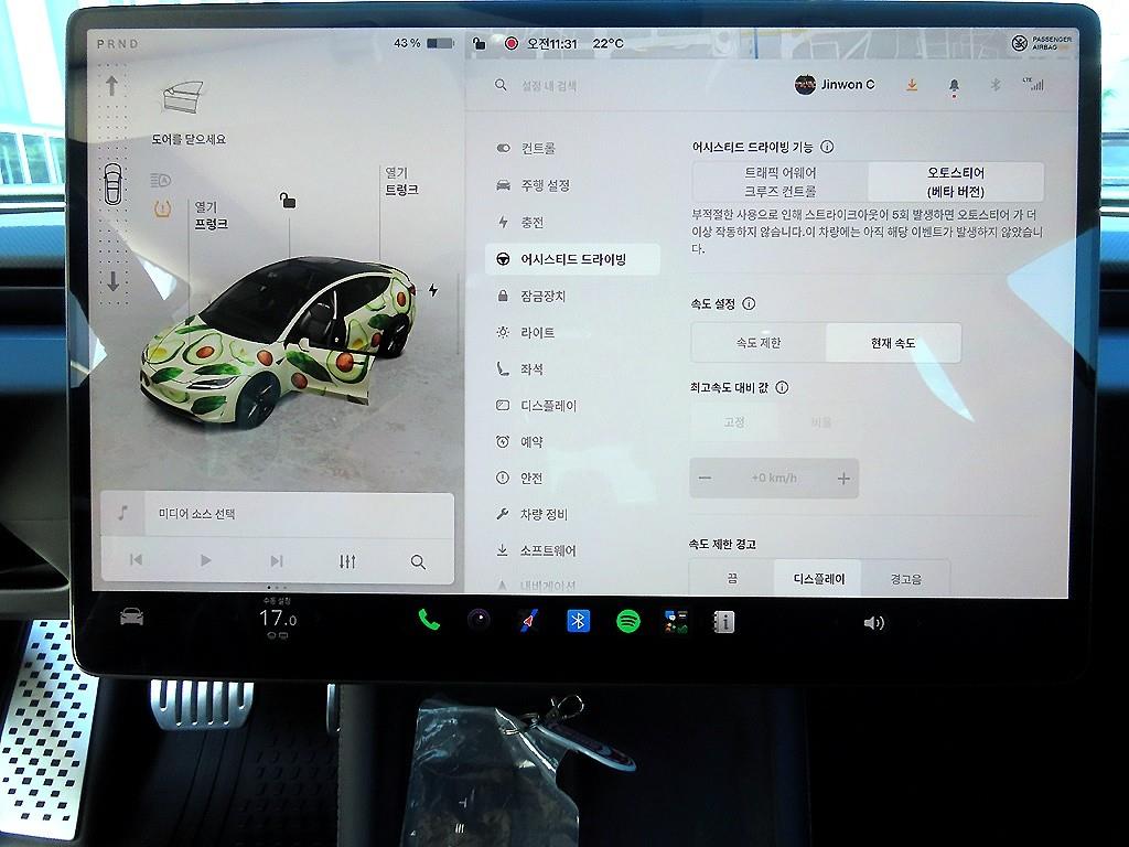Tesla Model 3 — photo 11
