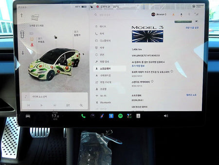 Tesla Model 3 — photo 13
