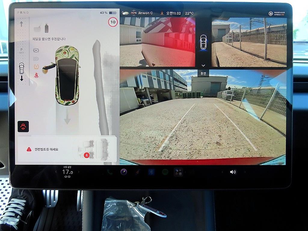 Tesla Model 3 — photo 15