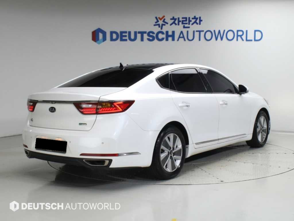Kia K7 — photo 02