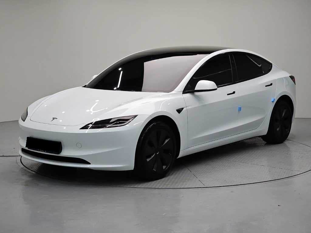 Tesla Model 3 — photo 01