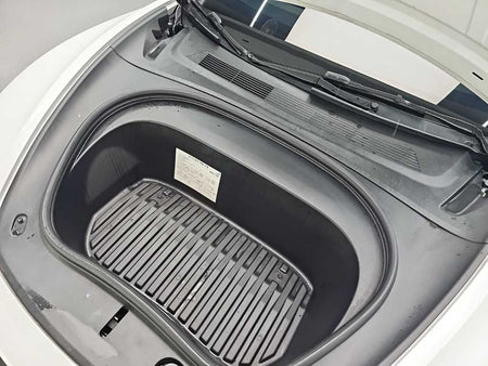 Tesla Model 3 — photo 05