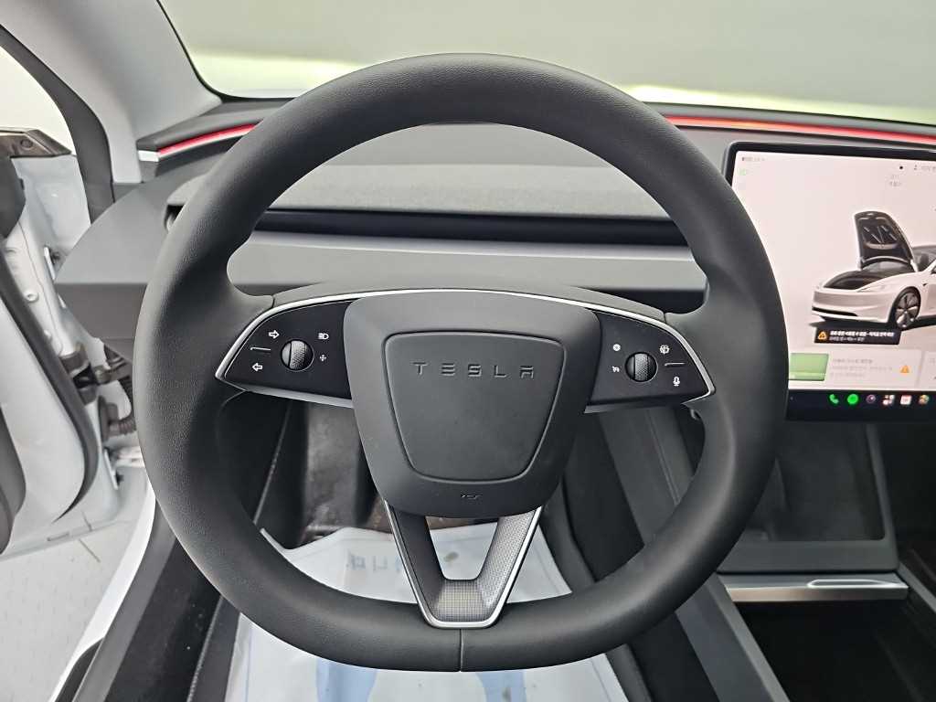 Tesla Model 3 — photo 09